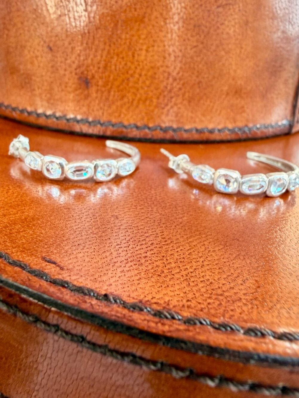 Retired Silpada Magnifique CZ Hoop Post Earrings P2792 Sterling Silver - Picture 2 of 10
